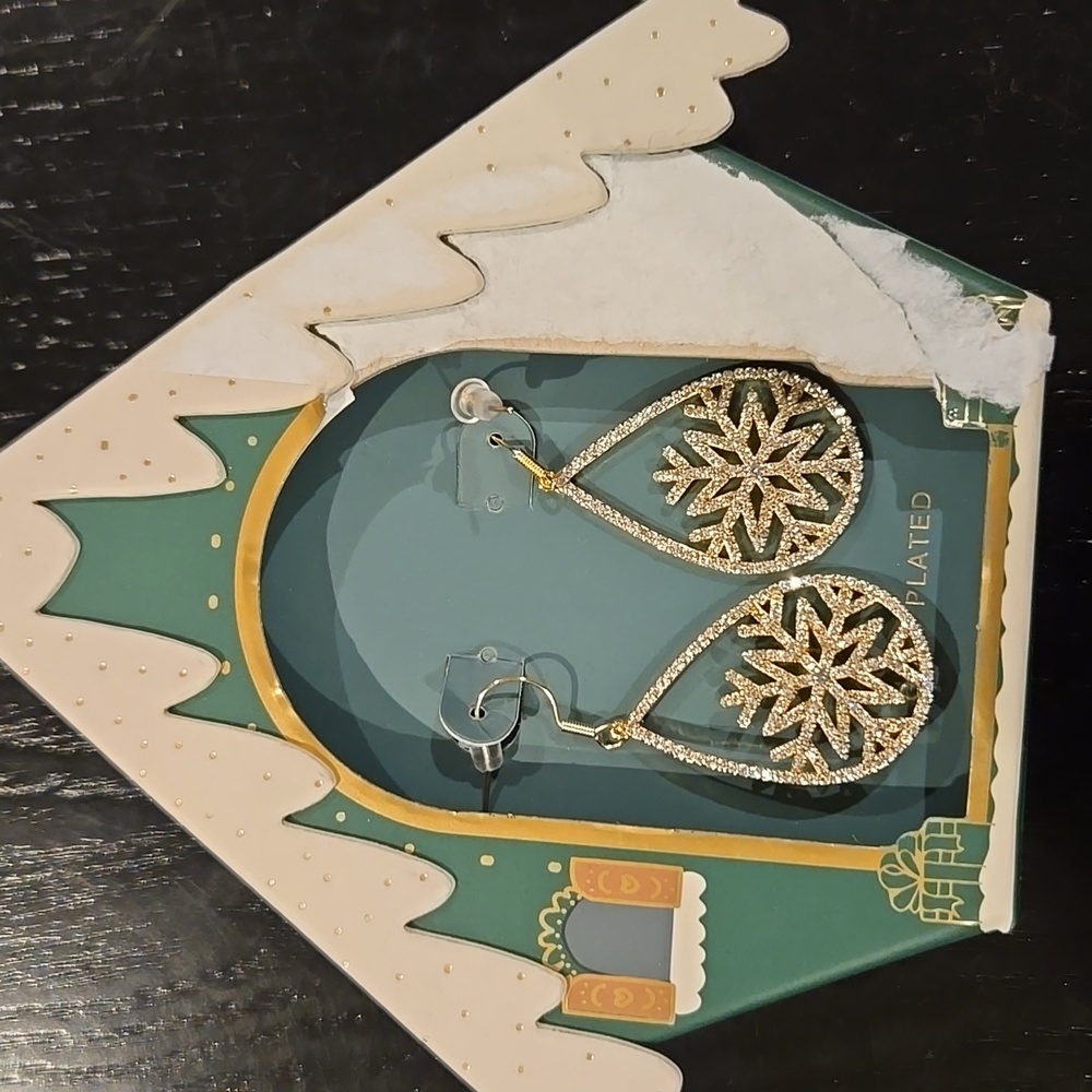 NIB! Gold Plated Snow Flake Earrings
